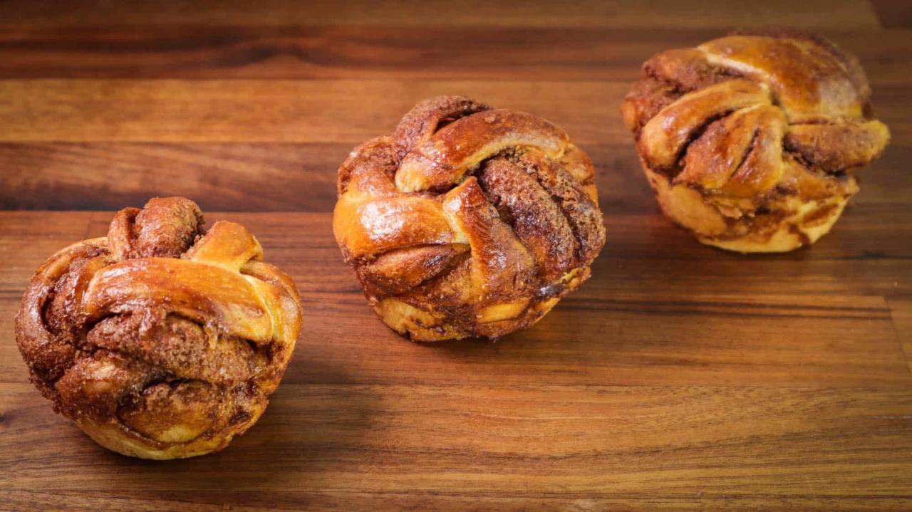 How To Make Cinnamon Knots, Twisted Bun Recipe ChainBaker